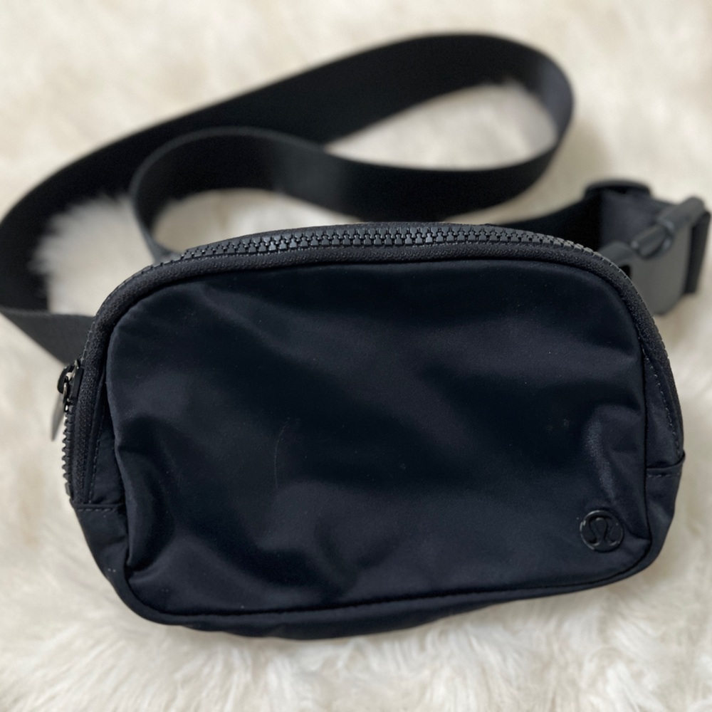 ✨Lululemon Everywhere Belt Bag